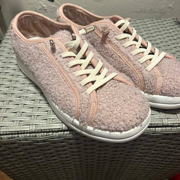 Hey Dude Shoes - Pink furry hey dudes